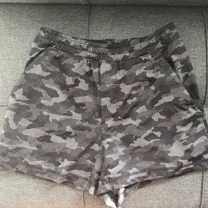 Lululemon pace breaker shorts (size small)